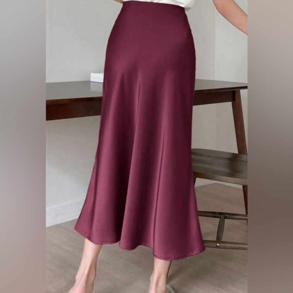 Midi satin skirt minimalist burgundy red - Picture 2 of 2